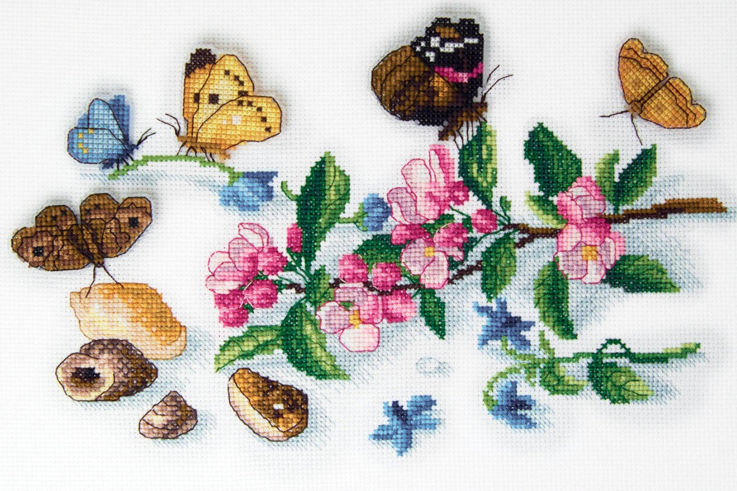 Cross-stitch kit M-453C Counted cross stitch kit series "Favorite garden", The Crafty Grimalkin - A Cross Stitch Store