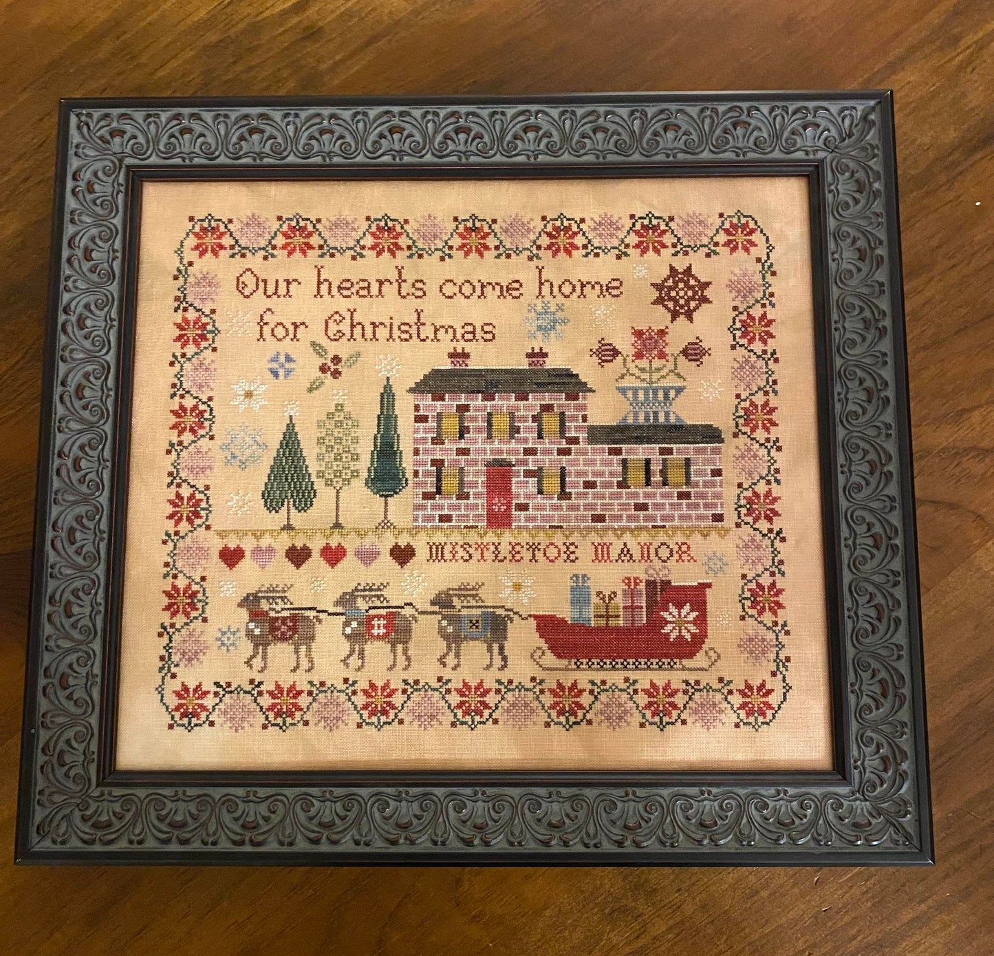 MISTLETOE MANOR SAMPLER AND SMALLS - Pansy Patch Quilts and Stitchery - Cross Stitch Pattern