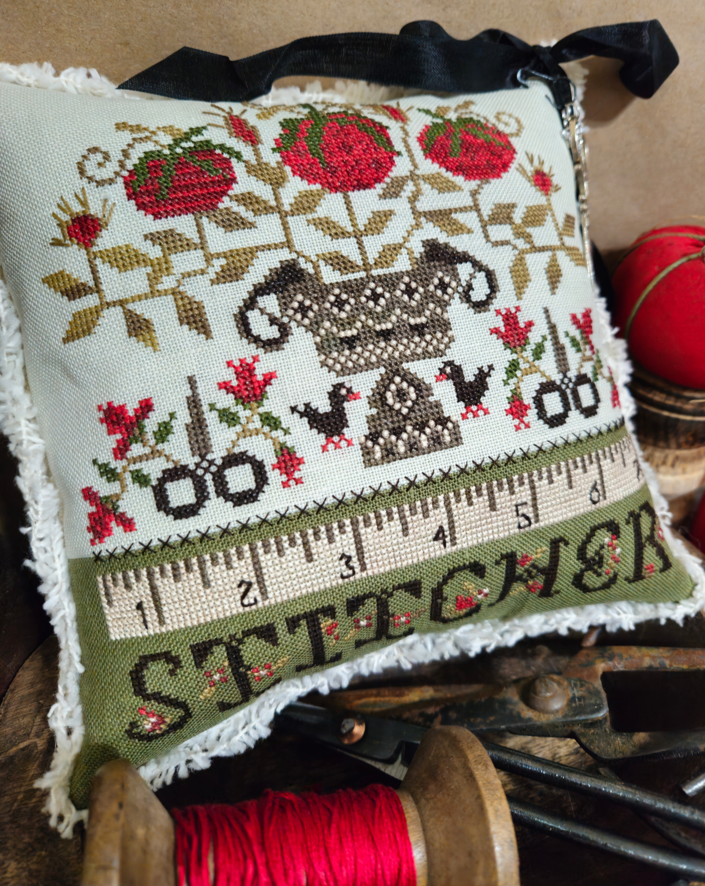 Stitcher Urn - Quaint Rose NeedleArts - Cross Stitch Pattern